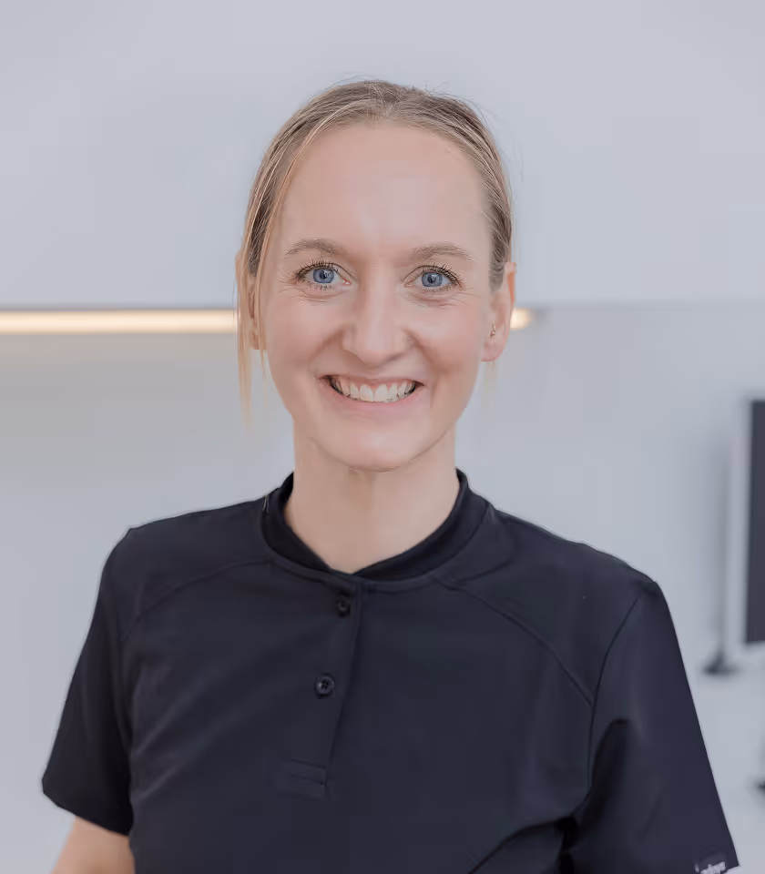 Dr. Elisa Krafft, Fachzahnärztin für Oralchirurgie